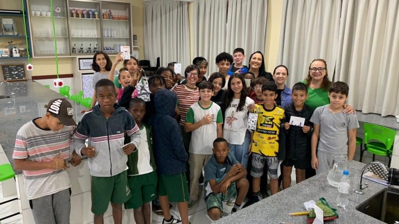 Águas de Camboriú patrocina livro escrito por alunos da rede pública sobre a história da cidade