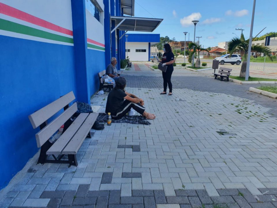 Porto Belo entrega Kit de higiene pessoal às pessoas em situação de rua