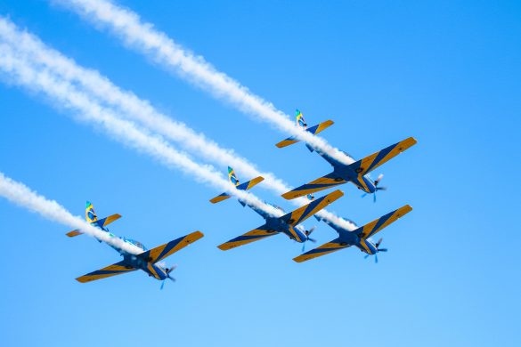 Balneário Camboriú (SC),  07/05/2022 - Esquadrilha da Fumaça / Aeronaves da Força Aerea Brasileira se apresentam, na tarde deste sábado (07) 
na Orla da Praia de Balneário Camboriú, Santa Catarina.