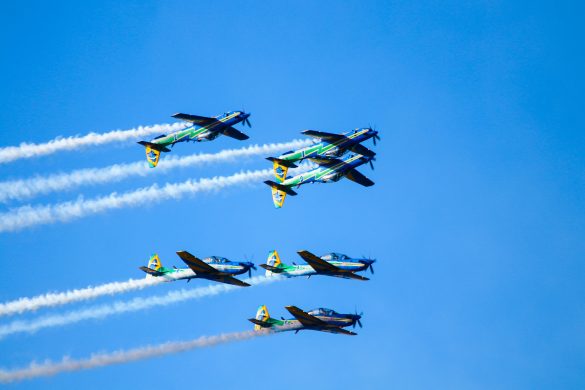 Balneário Camboriú (SC),  07/05/2022 - Esquadrilha da Fumaça / Aeronaves da Força Aerea Brasileira se apresentam, na tarde deste sábado (07) 
na Orla da Praia de Balneário Camboriú, Santa Catarina.