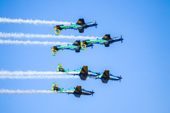 Balneário Camboriú (SC),  07/05/2022 - Esquadrilha da Fumaça / Aeronaves da Força Aerea Brasileira se apresentam, na tarde deste sábado (07) 
na Orla da Praia de Balneário Camboriú, Santa Catarina.