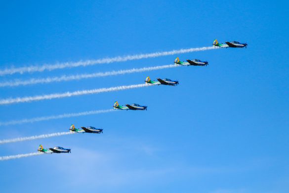 Balneário Camboriú (SC),  07/05/2022 - Esquadrilha da Fumaça / Aeronaves da Força Aerea Brasileira se apresentam, na tarde deste sábado (07) 
na Orla da Praia de Balneário Camboriú, Santa Catarina.