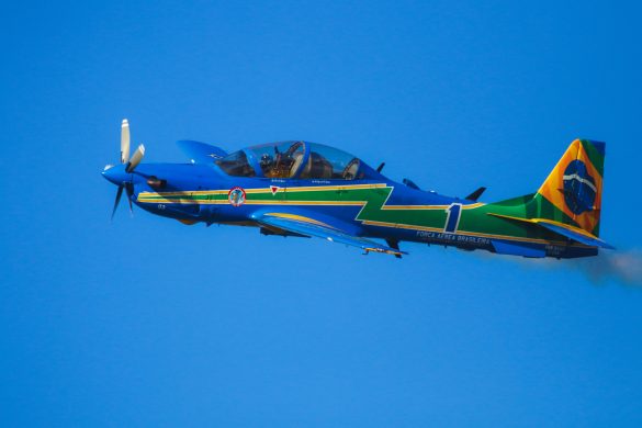 Balneário Camboriú (SC),  07/05/2022 - Esquadrilha da Fumaça / Aeronaves da Força Aerea Brasileira se apresentam, na tarde deste sábado (07) 
na Orla da Praia de Balneário Camboriú, Santa Catarina.