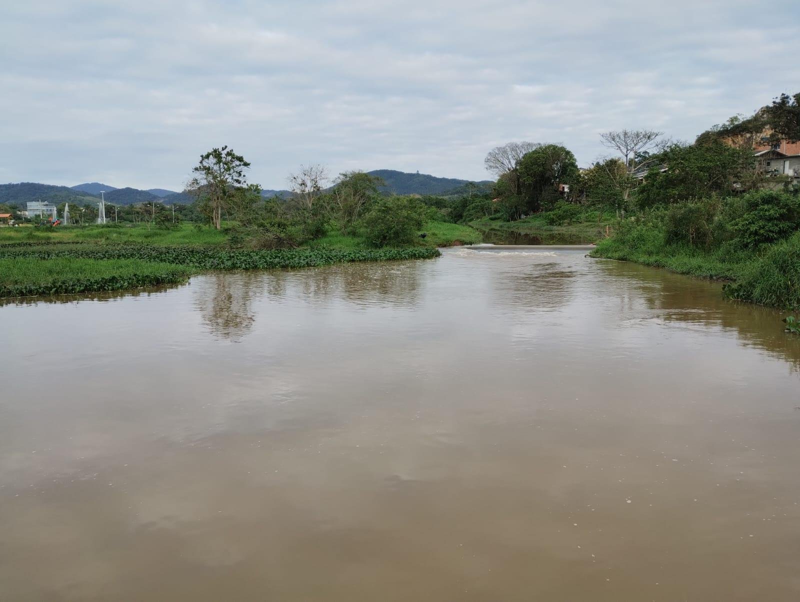 Rio Camboriú segue com nível regular nesta segunda-feira