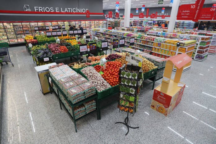 A-#769rea-interna-de-um-loja-da-Rede-TOP