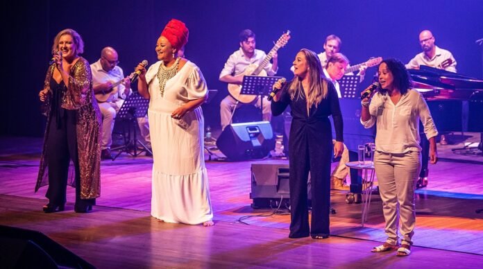 Orquestra Brasileira Mulheres do Samba 03. Foto Tóia Oliveira