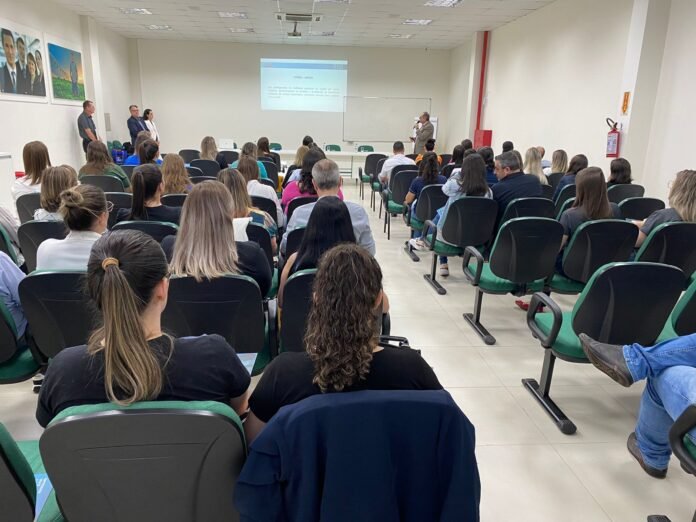 Capacitação promovida pela AHESC e FHESC em seis cidades de SC