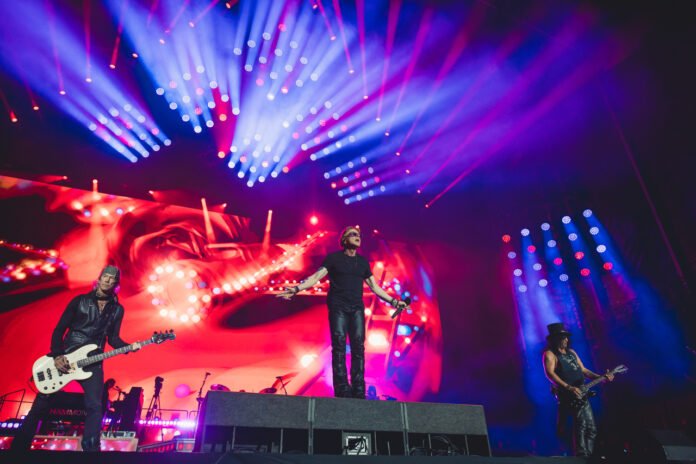 GNR-Press-Florianopolis-Photo-Credit-Guns-N-Roses-06-Easy-Resize.com