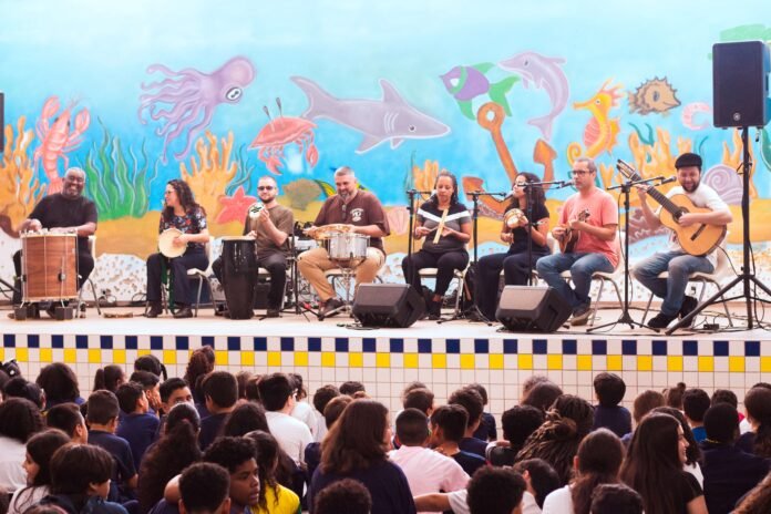 Samba da Antonieta nas Escolas 3 - Itajaí - Foto mathý odara -media