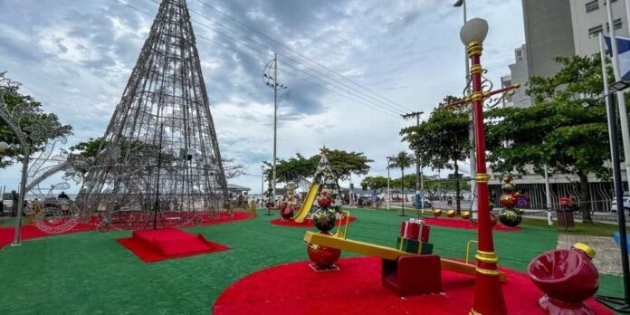 Balneário Camboriú finaliza decoração com 2,5 milhões de luzes para o Natal