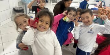 Projeto Escola do Rio e Mar leva cultura quilombola para crianças do NEI Bom Sucesso