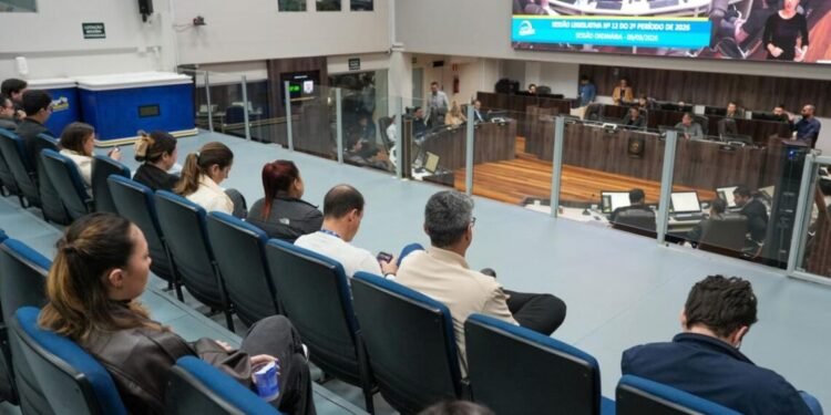 Câmara de BC aprova verba para eventos e discute regras para fotógrafos em pontos turísticos