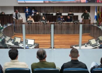 Câmara de Balneário Camboriú aprova R$ 15,8 milhões em créditos e novas regras para notificações da Emasa