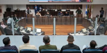 Câmara de Balneário Camboriú aprova R$ 15,8 milhões em créditos e novas regras para notificações da Emasa