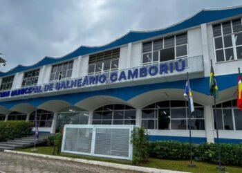 Balneário Camboriú fará leilão de bens inservíveis com carros, bicicletas e máquinas