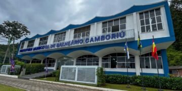 Balneário Camboriú fará leilão de bens inservíveis com carros, bicicletas e máquinas
