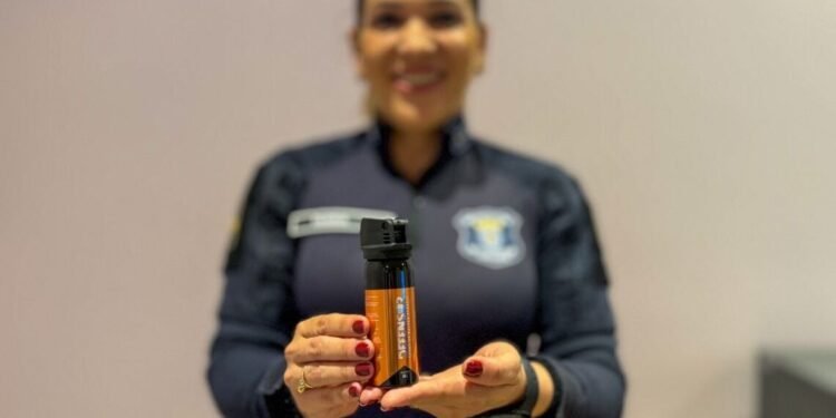 Balneário Camboriú vai fornecer spray de pimenta a 40 mulheres com medida protetiva